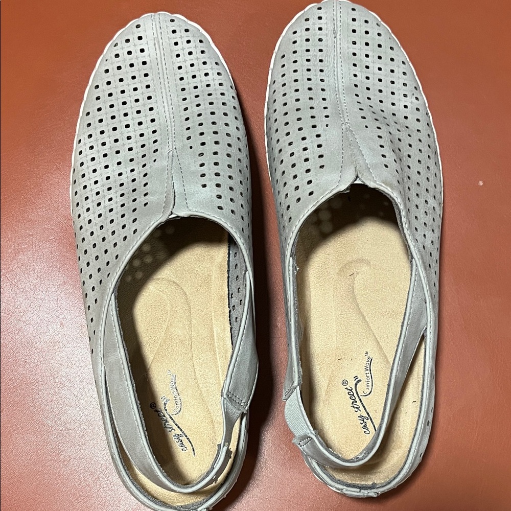 Easy Spirit Light Gray Perforated Flats Size 8